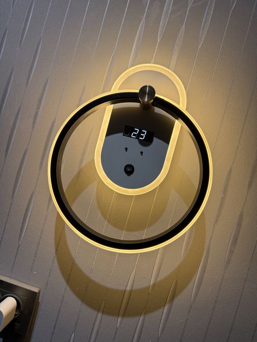 Светельник+часы для спальни продам новые две штуки