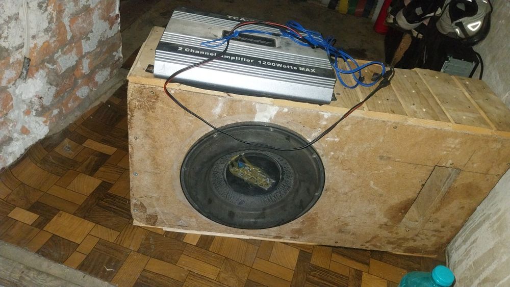 Бас каса с усилвател