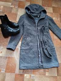 Женское пальто и ботинки