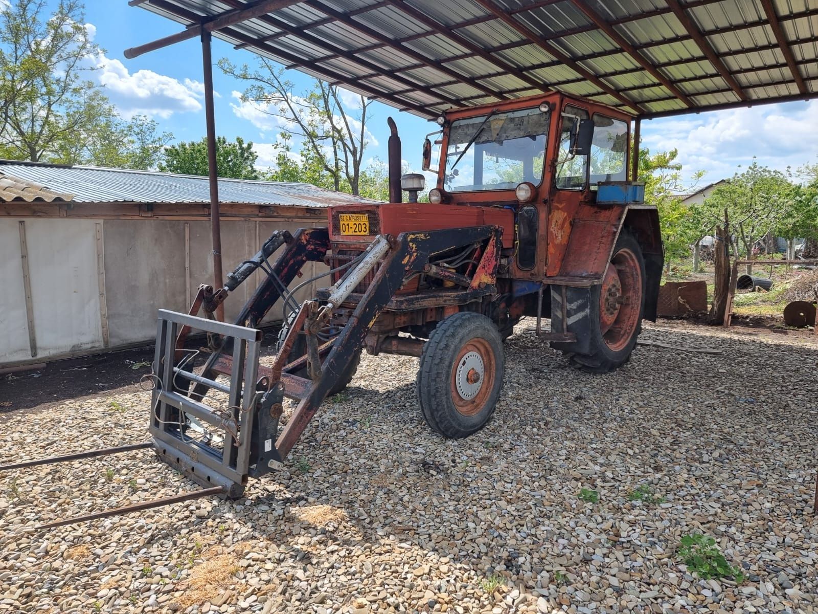 Vand tractor U650 cu incarcator frontal