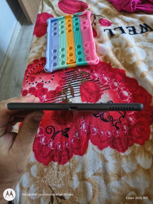 Vând tableta Lenovo