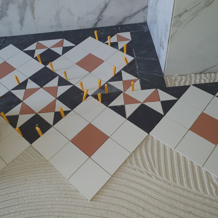 Placarii faianta si gresie