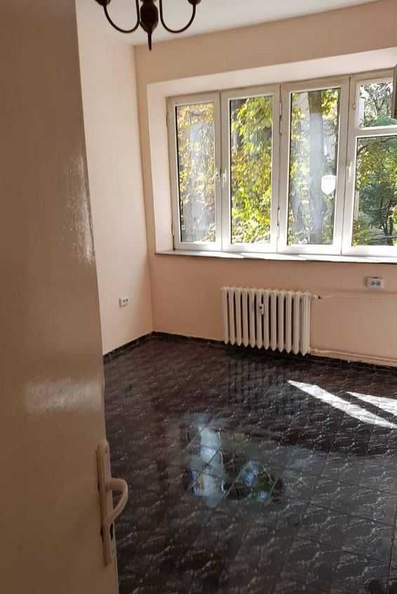Тристаен апартамент в Център - Докторски паметник
