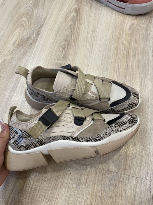 Спортни сникърси