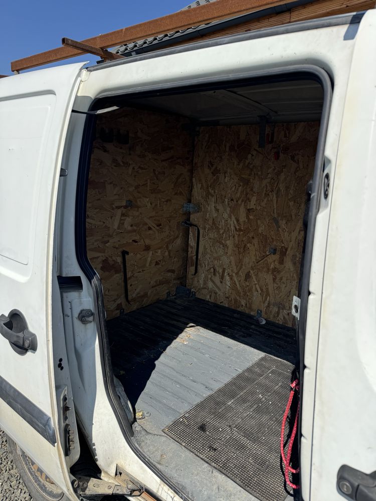Vând fiat doblo 1.3 diesel din 2009