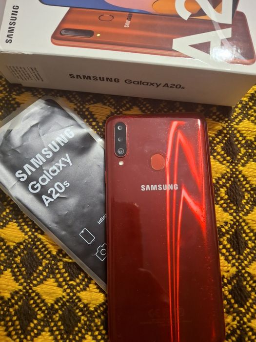 Продаю телефон Samsung A20s