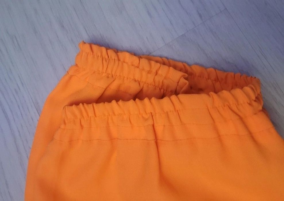 Pantaloni scurti portocalii