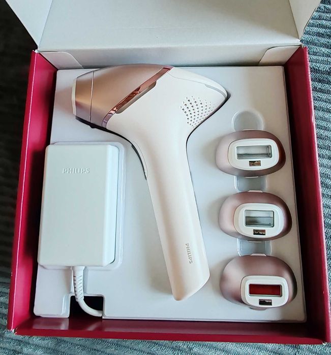 Фотоепилатор IPL Philips Lumea Series 9900 BRI977/00