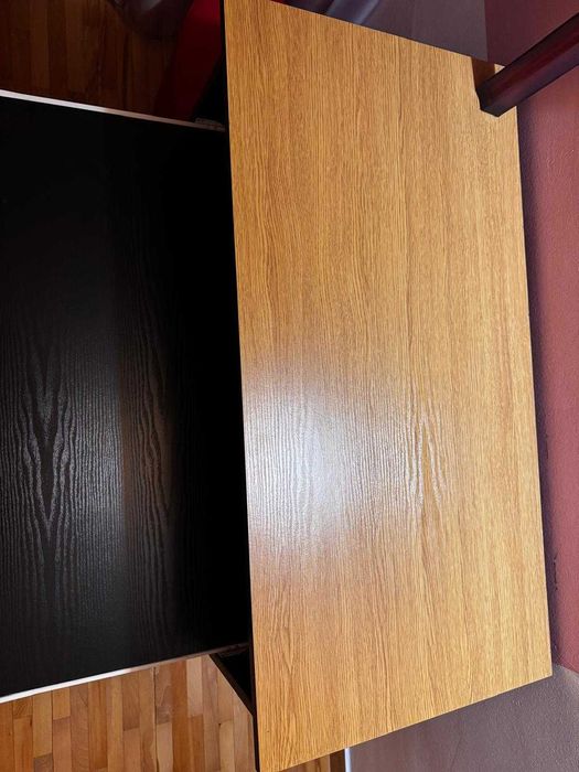 Comoda TV, stare buna, o polita extensibila si doua rafturi