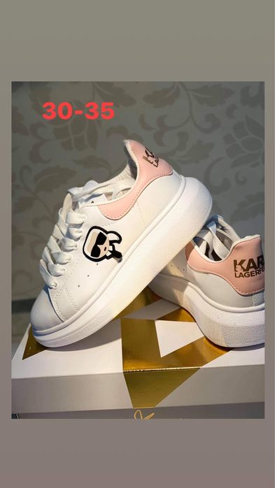 Tenesi karl lagerfeld