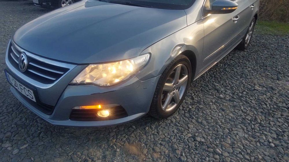 Passat CC ușor avariat