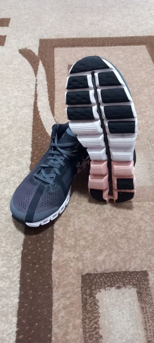 Adidasi on cloud flow