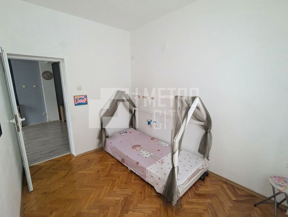 Продава се Тристаен апартамент в София, Център - 74 кв.м за 3109 €/кв.м - Снимка #9