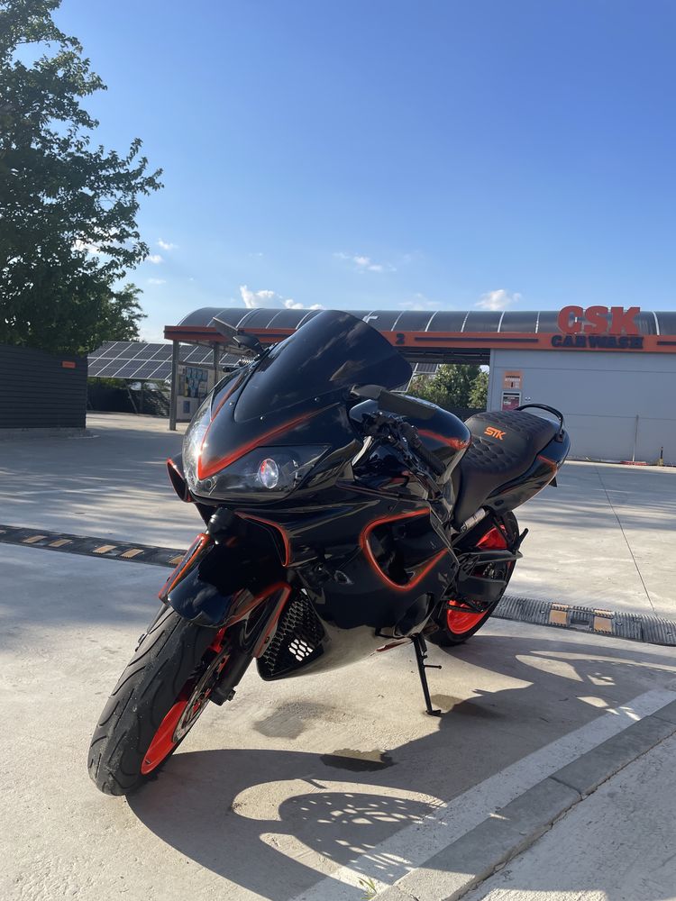 Honda F4i Custom, limitată 35Kw