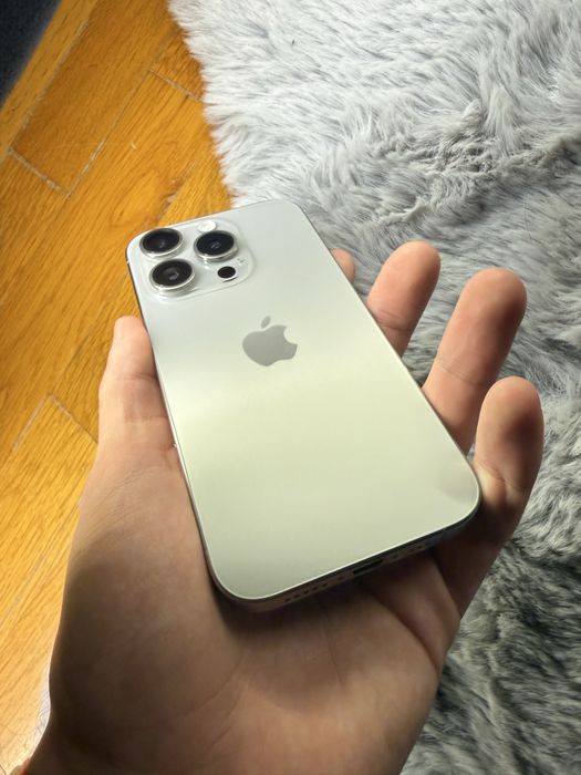 Продавам iPhone 15Pro 128GB Natural Titanium