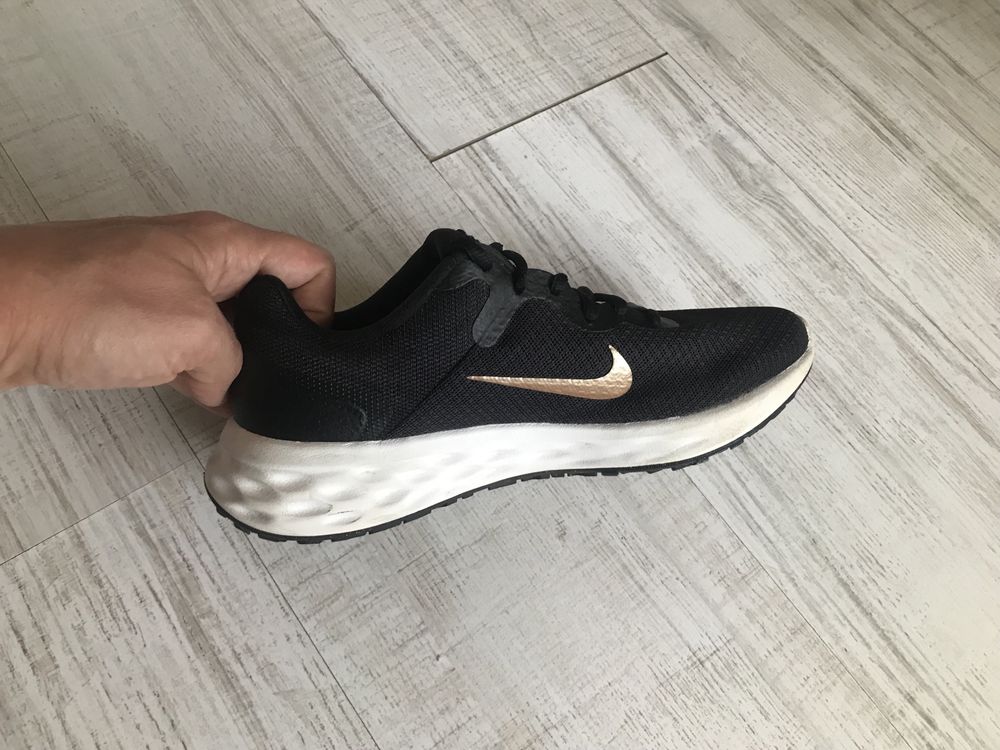 Оригинални маратонки NIKE running номер 37,5