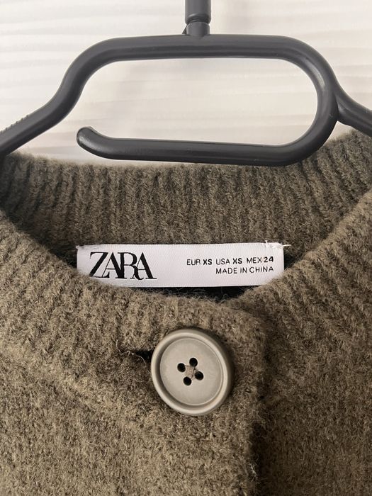 Жилетка къса с плохи встрани.