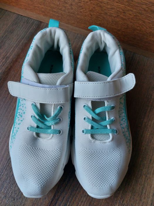 Vand pantofi sport baieti