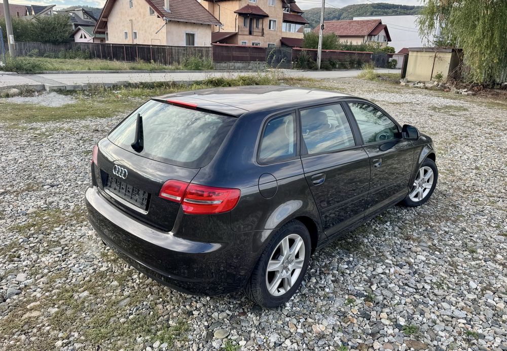 Audi A3 in 4 usi - 2009 ‘facelift’ 1.6 MPI benzina clasic, climatronic