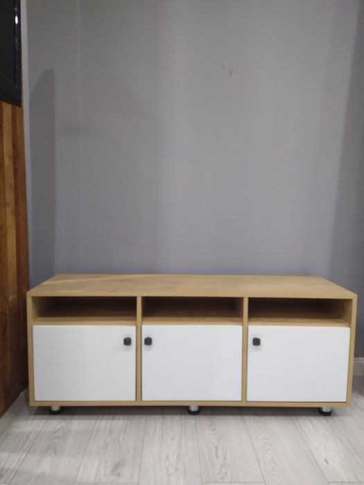 Продам тумбу под ТВ.