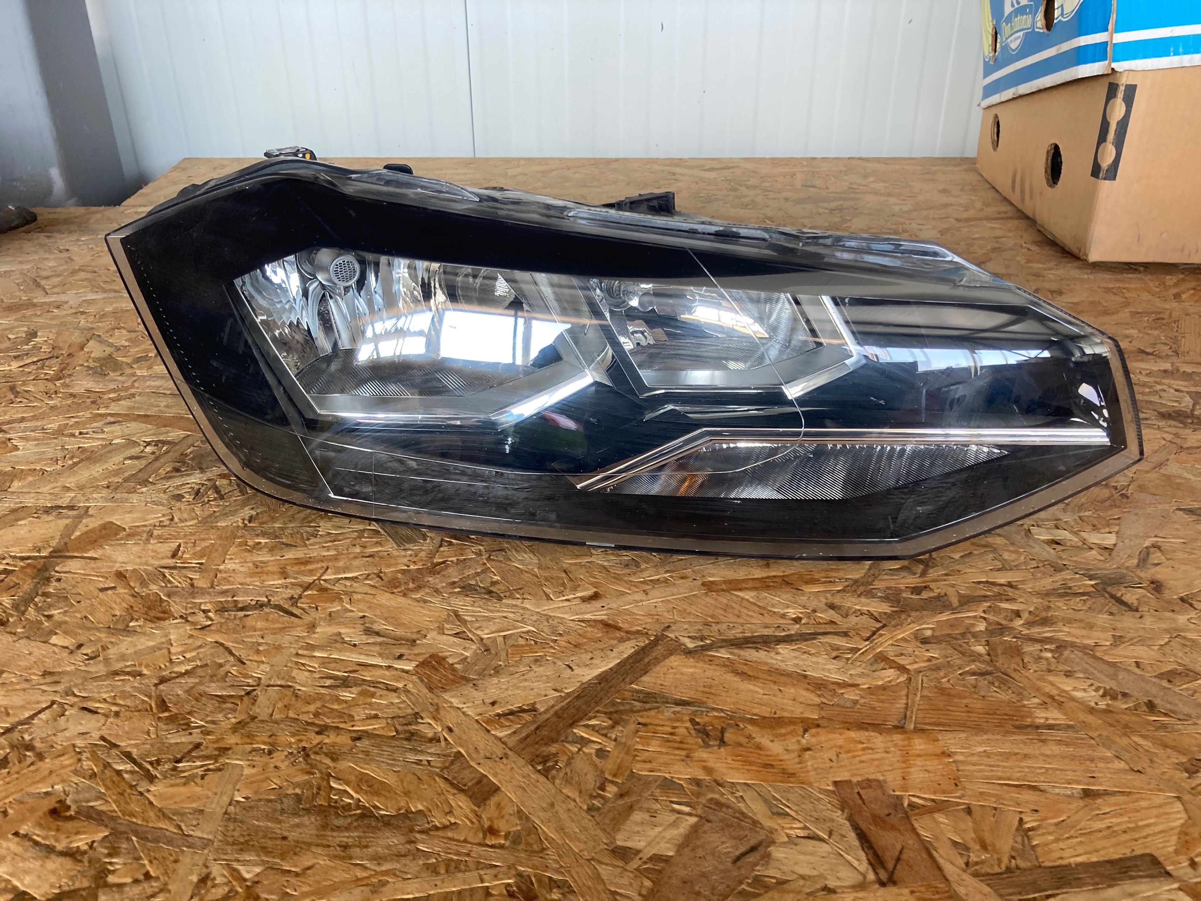 Десен фар Vw Polo G2. Г2. 17-20.