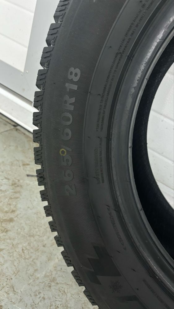 Продам зимнию шипованную резину 265/60/R18 Шины