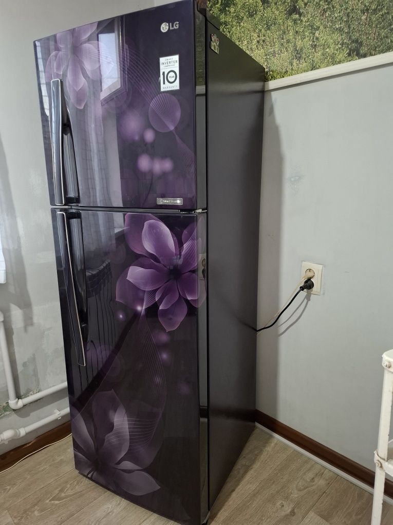 продаю холодильник LG