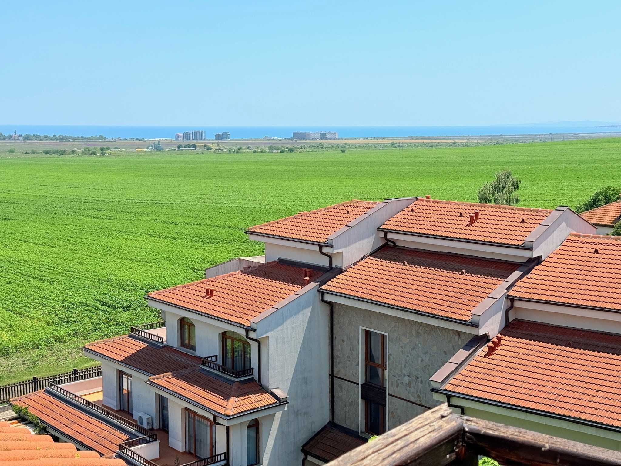 Тристаен апартамент с гледка море в к-с “Vineyards Resort”, Ахелой