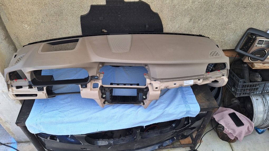 Табло арматурно с Airbag и HUD за BMW F10 F11