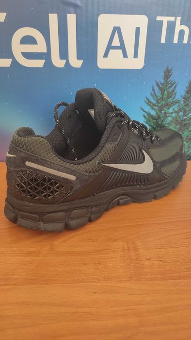 Adidasi Nike Vomero 5