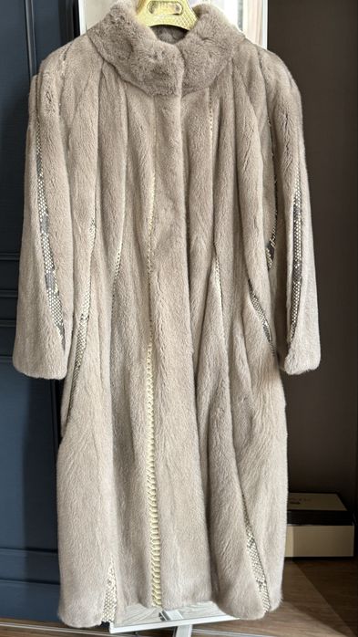 Продам Норковую шубу