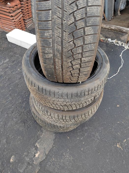 Зимни гуми 225/40 R18   92V XL M+L 4броя