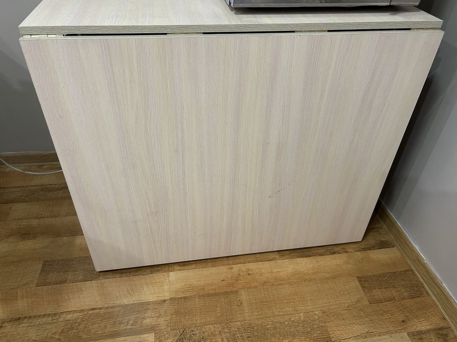 Стол для гостей