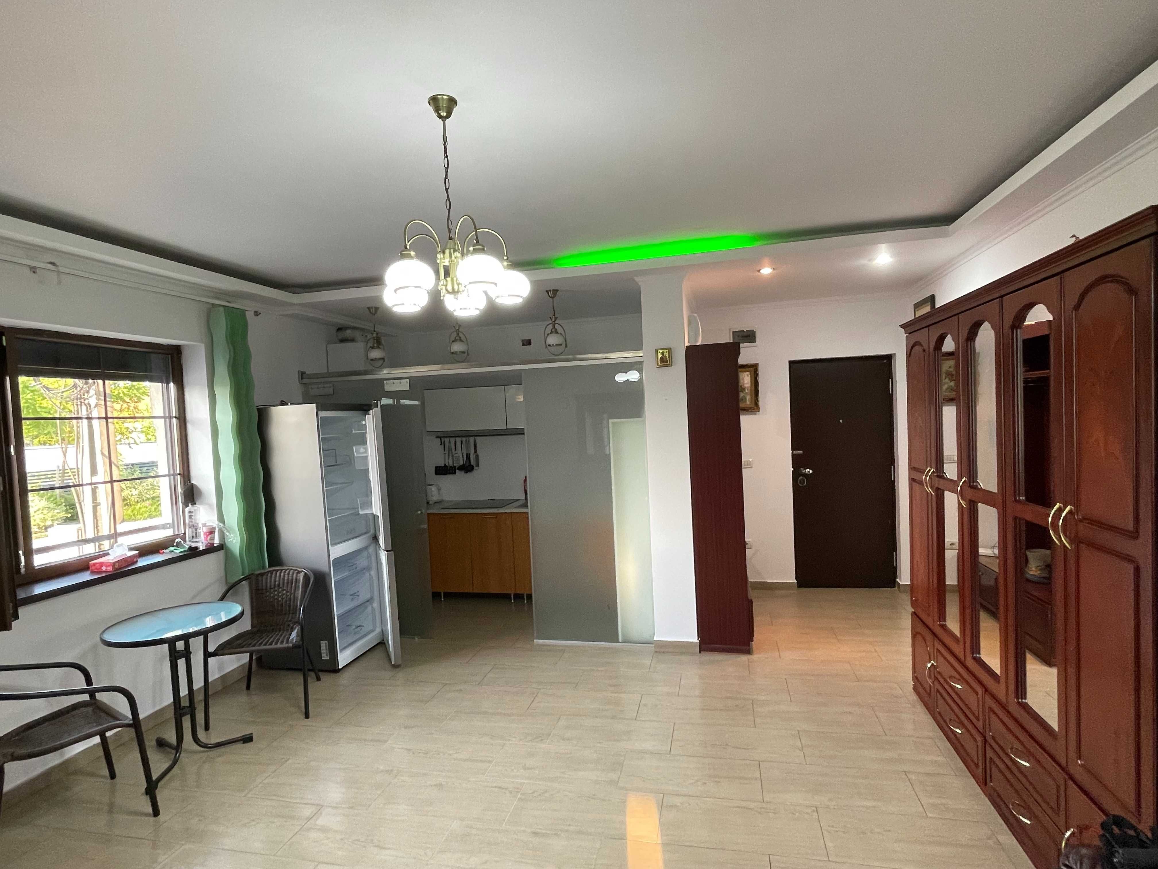 Proprietar, inchiriez apartament 2 camere, parter, curte, loc parcare