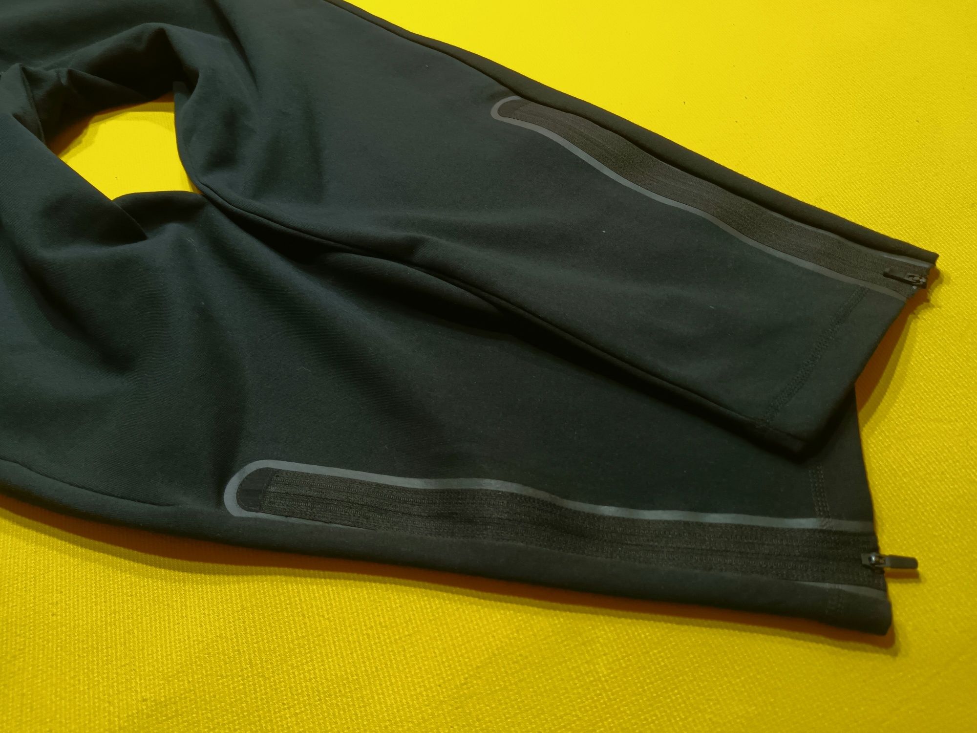 Нови Nike Tech Fleece Дамски Долнища - XS, S, M