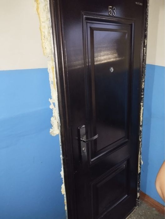 Продам входную дверь