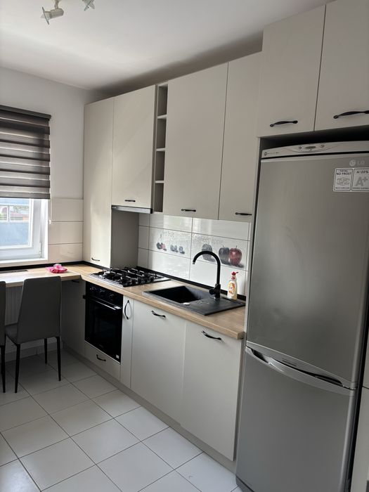 De inchiriat apartament 3 camere Ghimbav