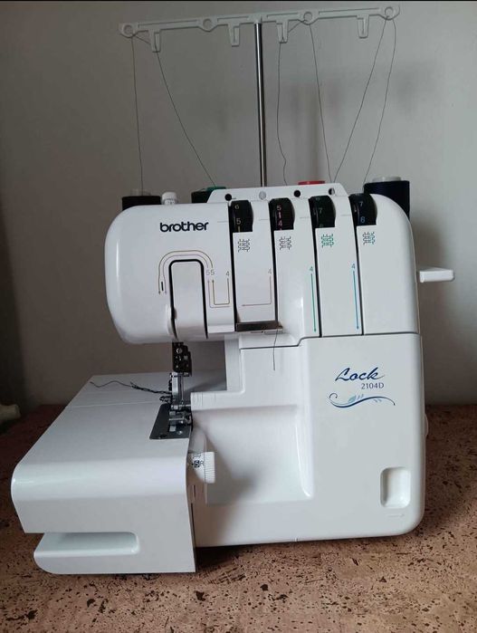 Mașină de surfilat brother 2014D