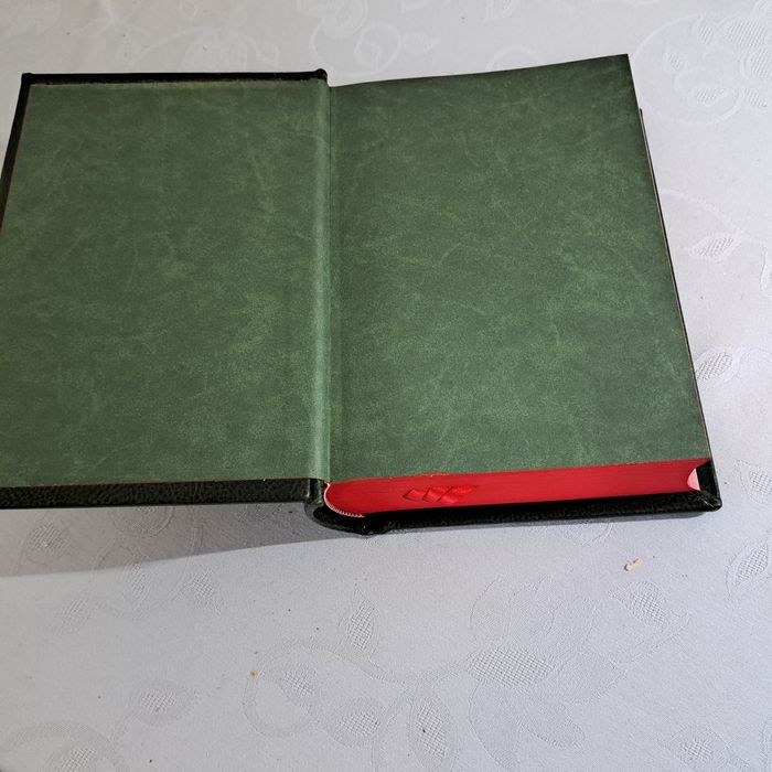 Molitfelnic legat in piele naturala.