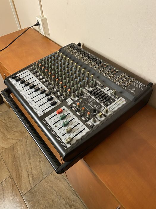 Mixer Behringer Europower PMP3000 + stativ K&M (sau schimb]