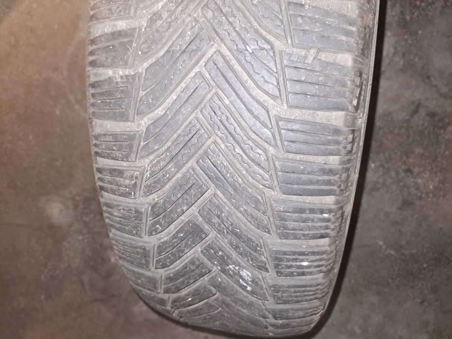 Vând anvelope iarna tubeless Michelin 215/55/R17