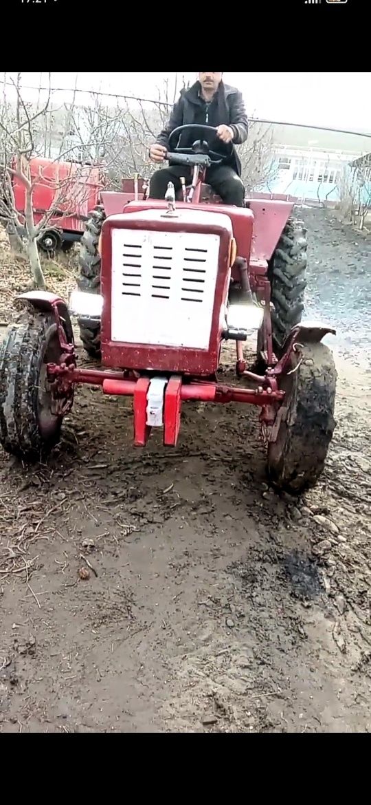 T 25 traktor aʼlo