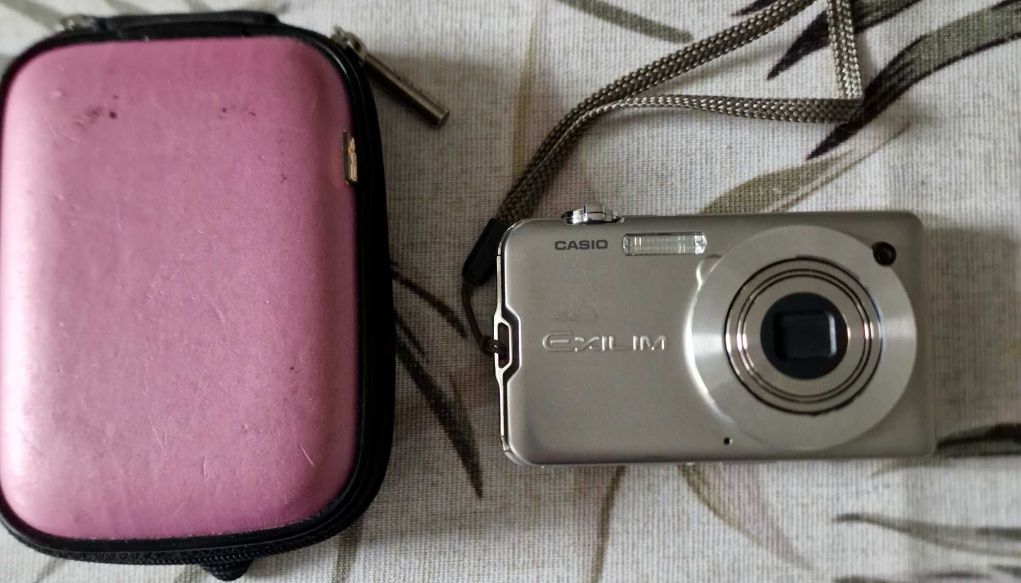 Casio - EXILIM 7.2MP Digital Camera - Silver