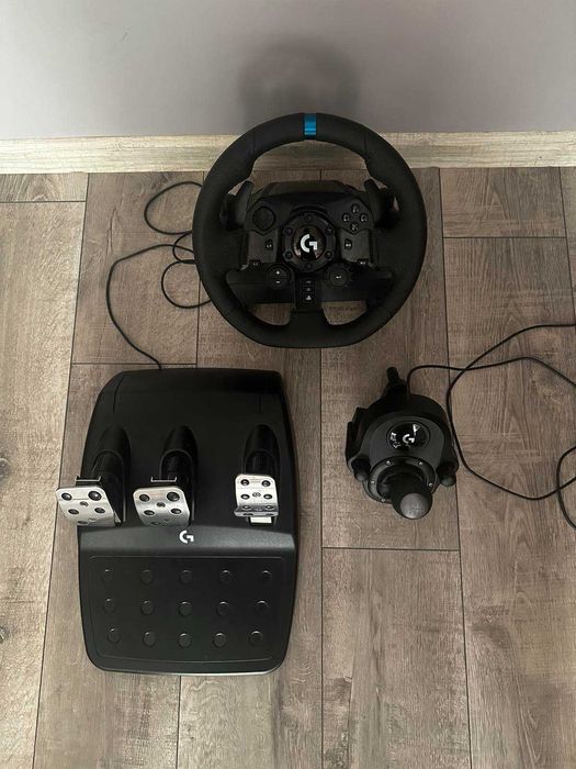 Волан, педали и скоростен лост Logitech G923