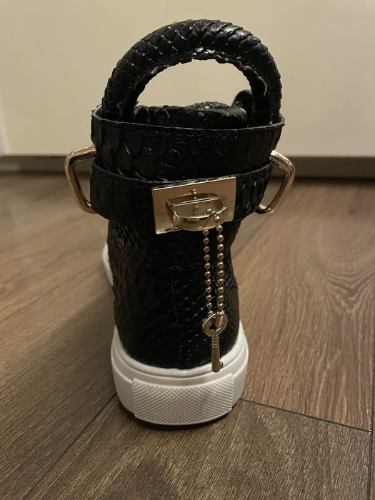 Чисто нови кецове