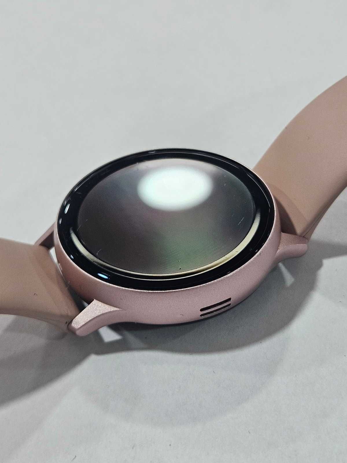 Продавам часовник samsung galaxy watch active 2