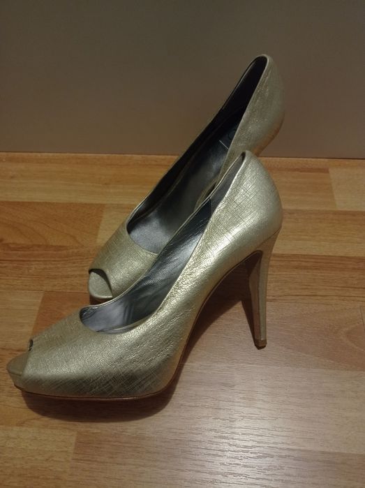 Vand pantofi deosebiti Calvin Klein, marimea 40, noi