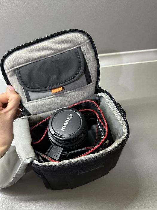 фотоапарат Canon EOS 550D с оригинална кутия кабели зарядно !