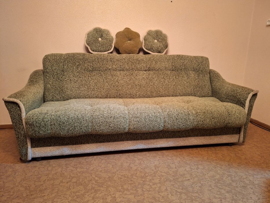 Мягкий диван и кресло