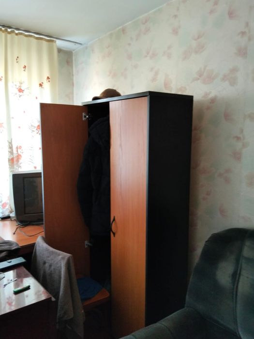 Продам шкаф плательный. Б/у. Торг. Срочно.